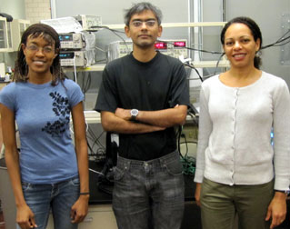 Serena Eley, Sarang Gopalakrishnan, and Nadya Mason<br />in their lab at the University of Illinois.<br />Not shown is co-author Paul M. Goldbart, Georgia Tech. 