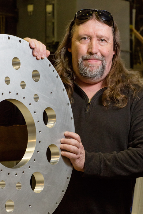 John Blackburn, a physical-science technical assistant in the experimental nuclear physics group at Physics Illinois, was awarded a Chancellor's Distinguished Staff Award.