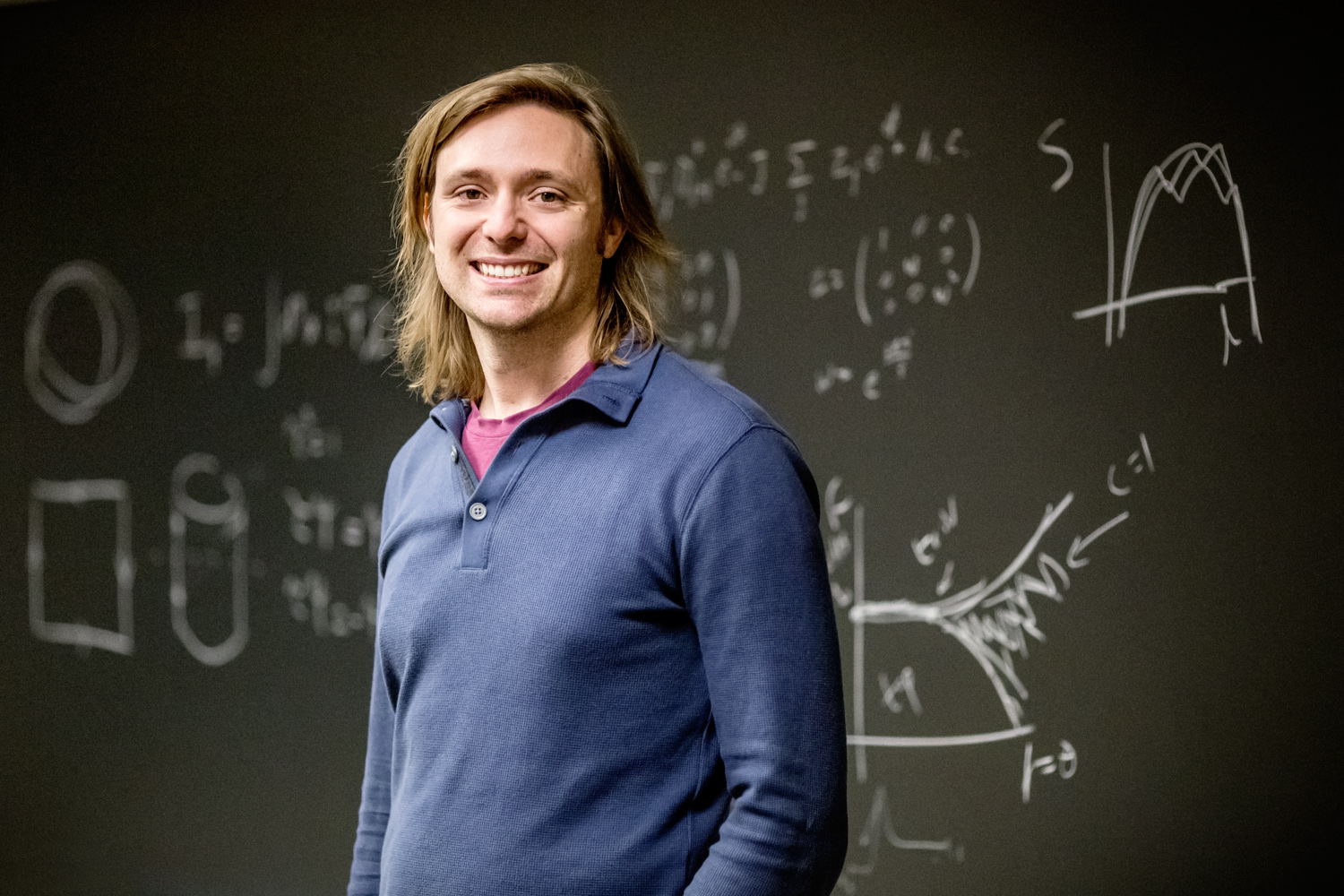 Professor Taylor Hughes poses in the Institute for Condensed Matter common room. Photo by L. Brian Stauffer, University of Illinois at Urbana-Champaign