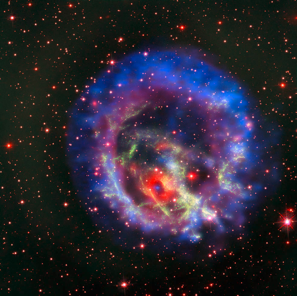 X-ray image superimposed on optical image. X-ray courtesy of NASA/CXC/ESO/F.Vogt et al; Optical courtesy of ESO/VLT/MUSE & NASA/STScI