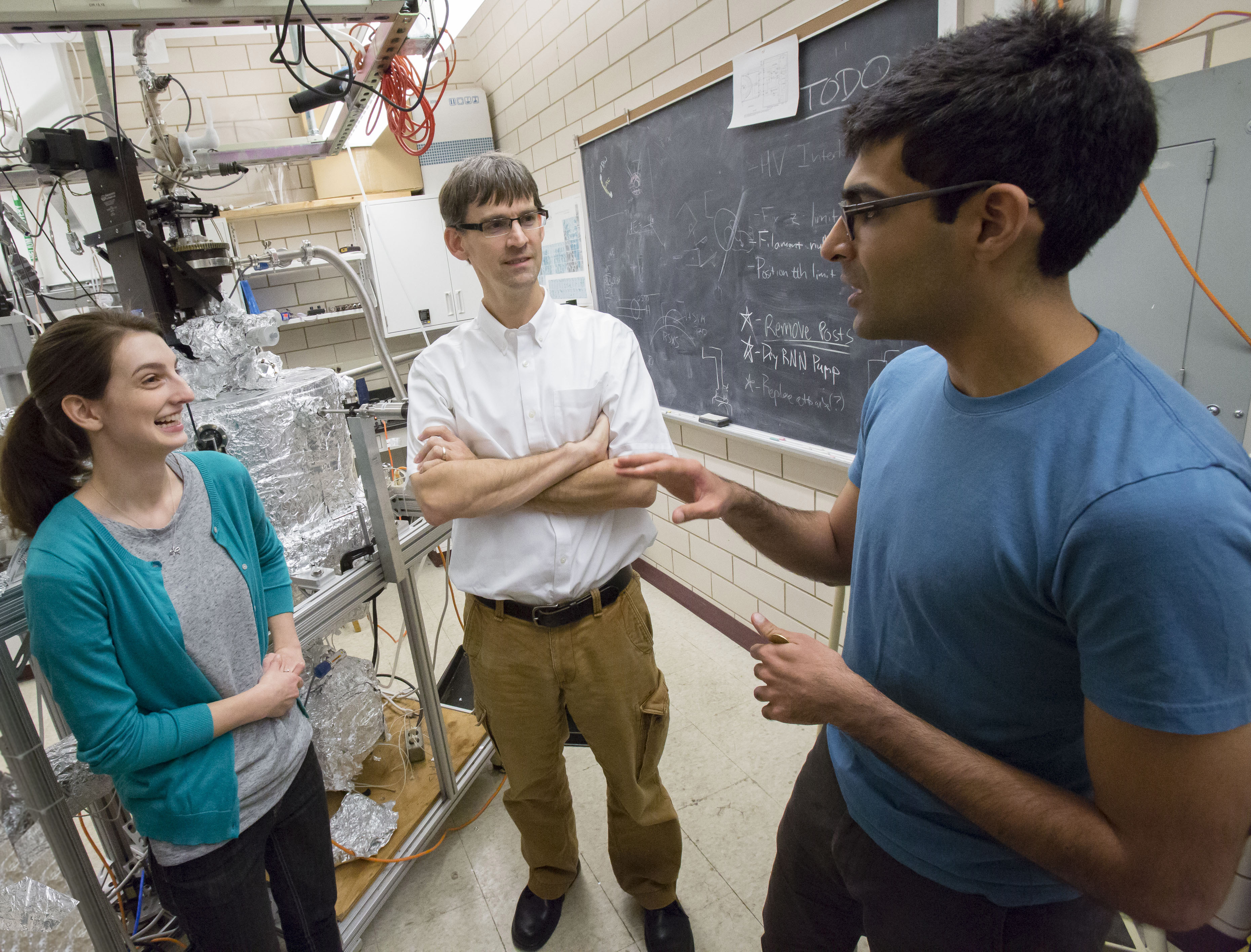 Professor Peter Abbamonte (center) works with graduate students Anshul Kogar (right) and Mindy Rak (left) in his laboratory at the Frederick Seitz Materials Research Laboratory. Photo by L. Brian Stauffer, University of Illinois at Urbana-Champaign