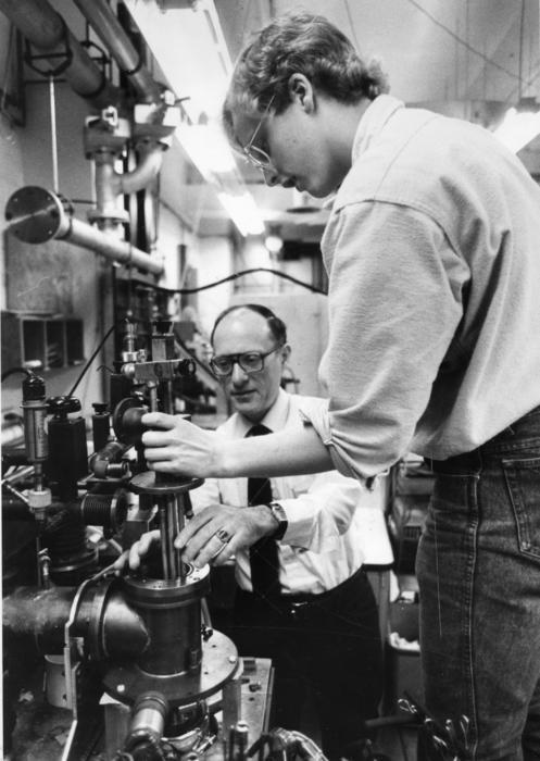 Donald Ginsberg and Thomas Friedmann insert a probe into a cryostat for resistance vs. temperature measurements on a sample of the high-temperature superconductor YBa2Cu3O7-&Atilde;Å½&Acirc;&acute;.