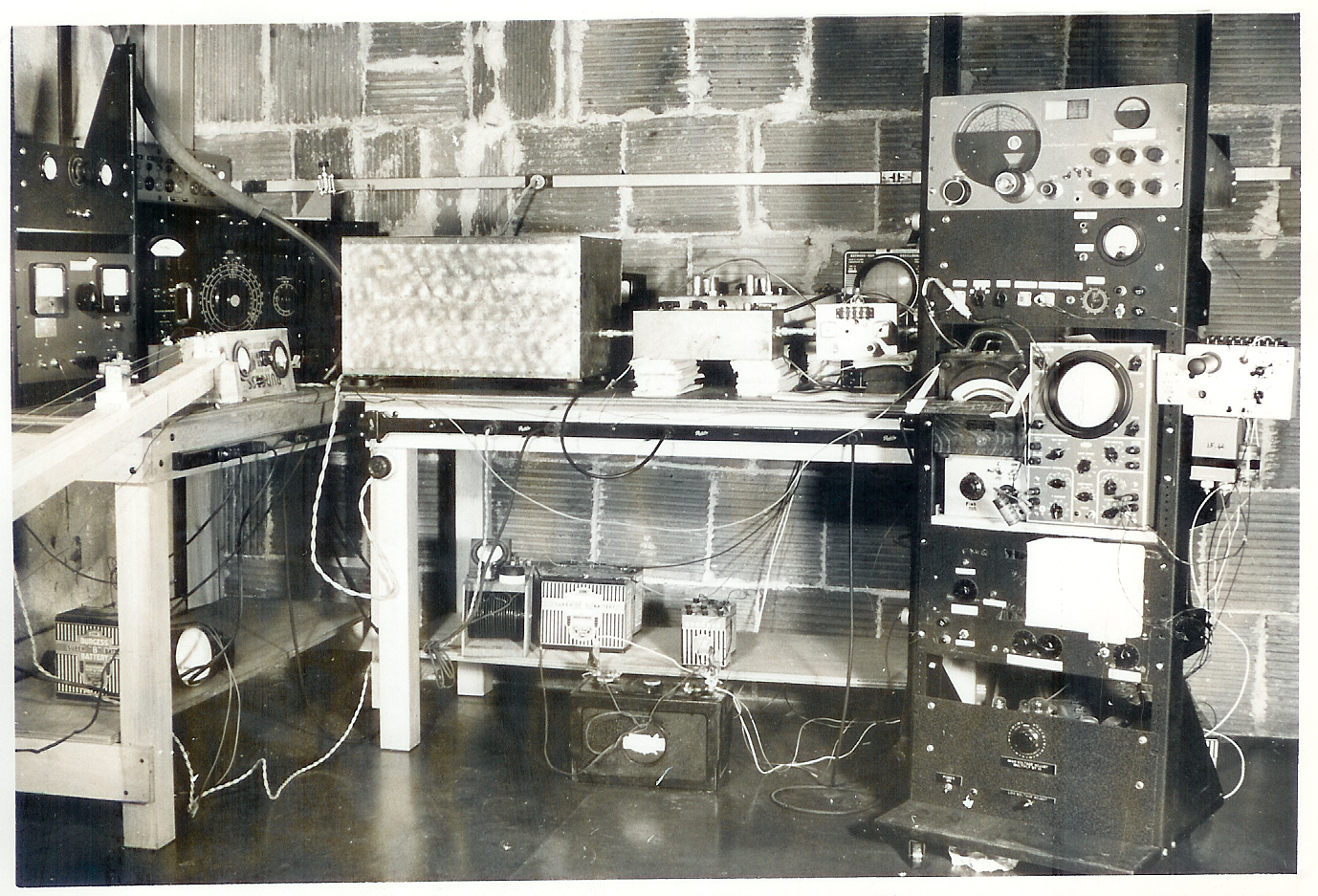 The &amp;amp;acirc;&amp;amp;euro;&amp;amp;oelig;Carver rig&amp;amp;acirc;&amp;amp;euro;&amp;Acirc;&Acirc;Â experimental apparatus, which was used by the Slichter research team in their discovery of J-coupling